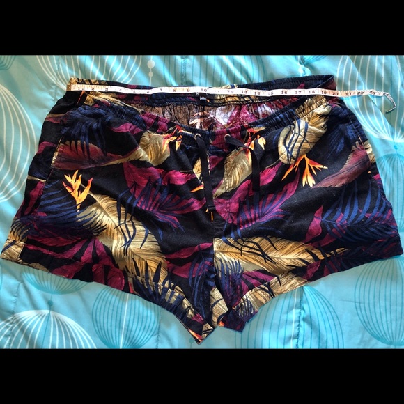 Floral Shorts - Picture 1 of 3